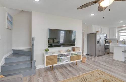 Surfside Beach House | Walk to Water: Family-Friendly Surfside Beach Home