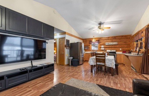 Pittsburg Apartment | Waterfront 3BR Close ATV Access, Hunt, Fish, Moose