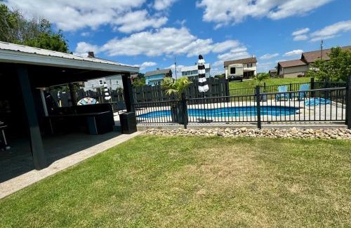 Roscoe House | Waterfront Resort Escape