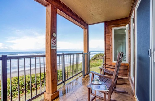 Lincoln Beach House | Whale's Spout
