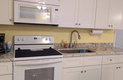 Wilmington Beach Condo | ~ Winter Months AVAIL - REMODELED ~ SeaMist Seas - Steps to the beach, Pool