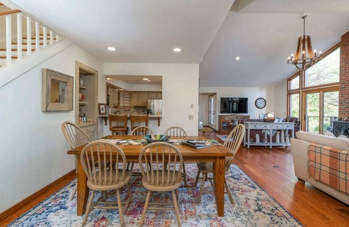 Quechee House | Wood-Burning Stove, Great for Families - Z1040*