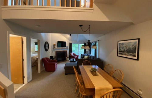 Killington Condo | Woods Resort Village 08 nicely decorated walk to pool 5 mins drive to mountain