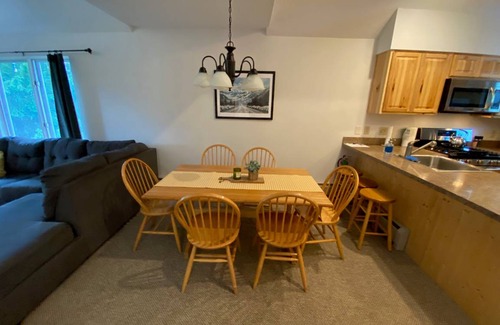 Killington Condo | Woods Resort Village 08 nicely decorated walk to pool 5 mins drive to mountain