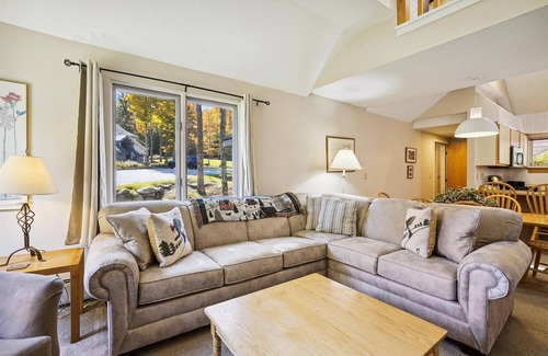 Killington Condo | Woods V17: 2-Bed + Loft with Fireplace and sports center