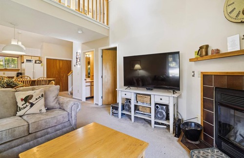 Killington Condo | Woods V17: 2-Bed + Loft with Fireplace and sports center