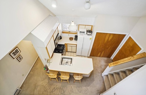 Killington Condo | Woods V17: 2-Bed + Loft with Fireplace and sports center