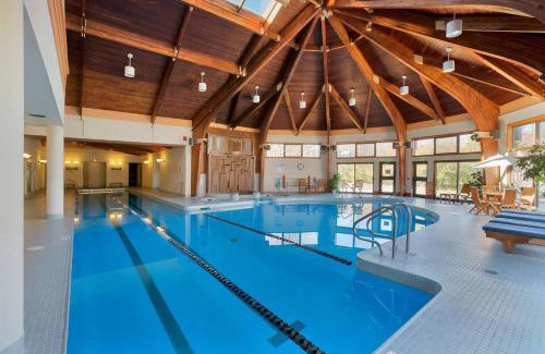 Killington House | Woods V17 2-Bed & Loft with Fireplace, whirlpool tub, and sports center
