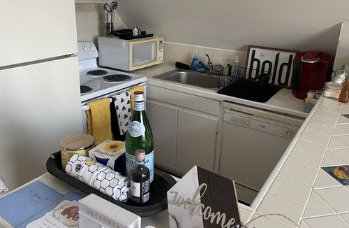 Chic's Beach Apartment | 1-Bedroom Apartment with Access to Private Pool