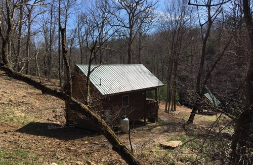 Sparta Cabin | 1-bedroom cabin just 23 minutes from Stone Mountain State Park