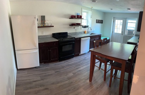 Derry Apartment | 1 bedroom family-friendly location. Easy access to all local wedding venues