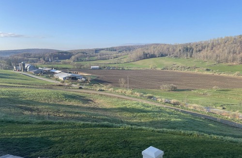 Town of Barton Apartment | 1 Bedroom with a country view