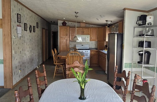Castleton House | 1 Level easy access 3-BR Home in Historic Castleton close to travel destinations