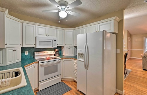 Lillington House | < 1 Mi to Downtown Lillington: Home w/Deck