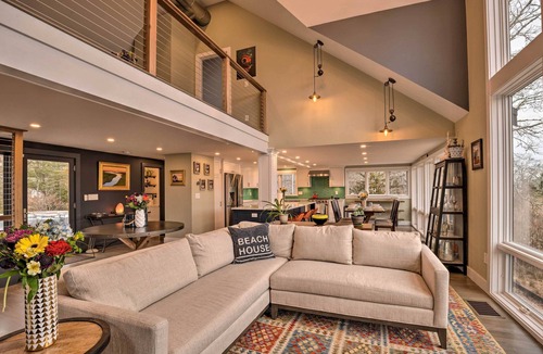 Hyannis House | 1 Mi to Ferry & Beach: Waterfront Hyannis Home!