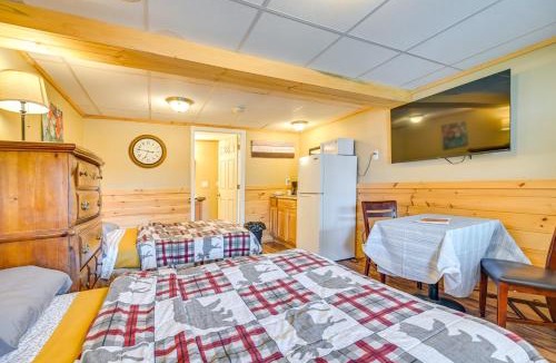 Pittsburg Apartment | 1 Mi to Lake Francis Mountain-View Studio Retreat
