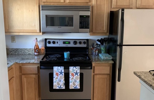 Kennebunkport Condo | 1 mile drive to GRB-1st Floor Condo