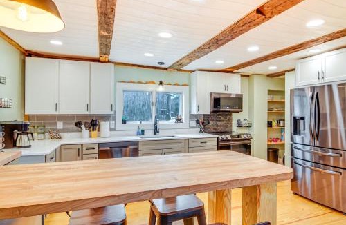 Rumford Point House | 10 Mi to Skiing Historic Farmhouse in Maine!