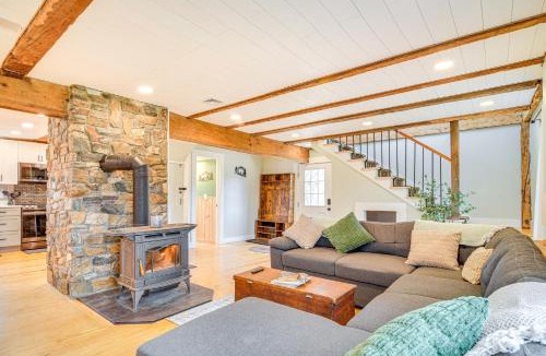 Rumford Point House | 10 Mi to Skiing Historic Farmhouse in Maine!