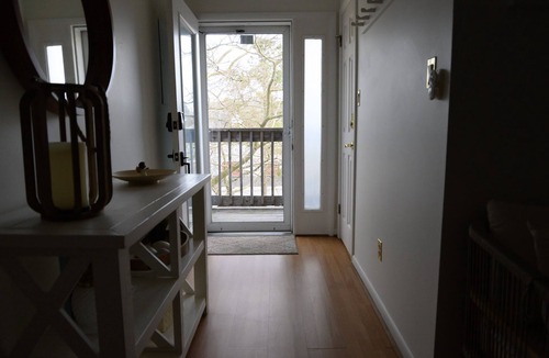 Caine Woods Condo | 10 minute walk to the beach! Family- size condo