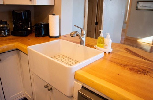 Bethel House | 10 Minutes to Sunday River and Walking Distance to Bars & Restaurants
