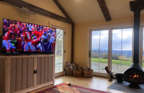 Enfield House | 100 Acres of Privacy & 50-Mile Views