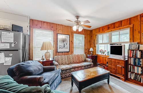Poultney Cottage | 104 m² Cabin ∙ 2 bedrooms ∙ 6 guests