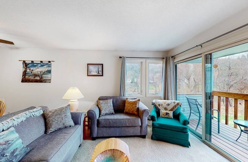 Ludlow Condo | 104 m² Condo ∙ 3 bedrooms ∙ 8 guests