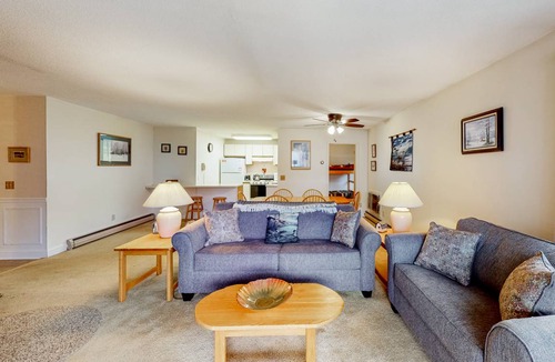 Ludlow Condo | 104 m² Condo ∙ 3 bedrooms ∙ 8 guests
