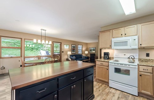 Berkeley Springs Cabin | 107 m² Cabin ∙ 2 bedrooms ∙ 4 guests
