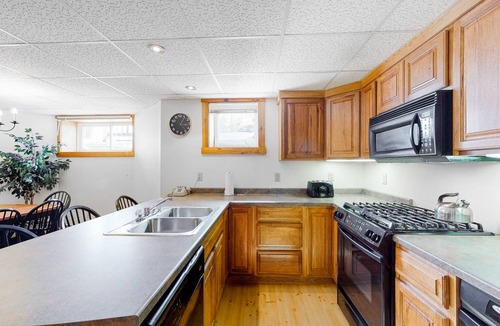North Troy Condo | 107 m² Condo ∙ 2 bedrooms ∙ 7 guests