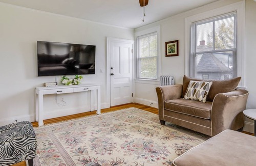 South Providence Apartment | 111 m² Apartment ∙ 1 bedroom ∙ 2 guests