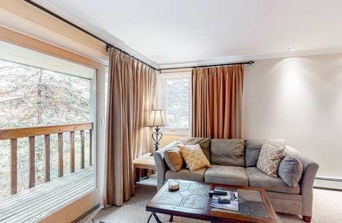 Ludlow Condo | 112 m² Condo ∙ 3 bedrooms ∙ 8 guests