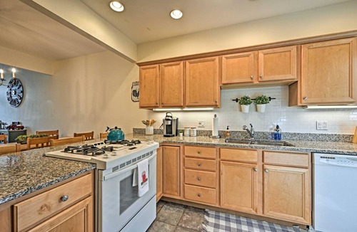 West Hartford Apartment | 124 m² Apartment ∙ 2 bedrooms ∙ 7 guests