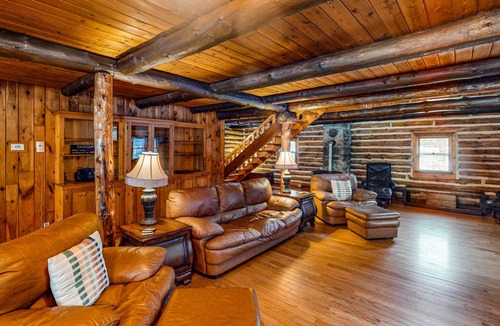 Rock Stream Cabin | 148 m² Cabin ∙ 3 bedrooms ∙ 9 guests