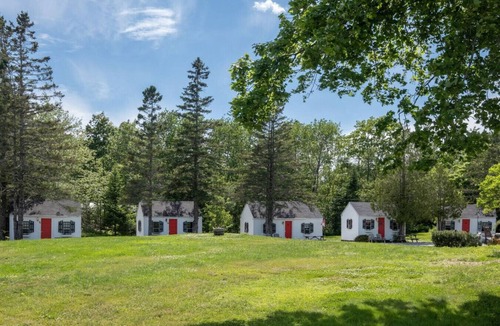 Trenton Apartment | 15 1Br Cottage Heart of Maine Open Hearth Inn