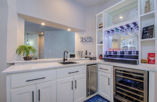 April Sound House | 15 miles to Renaissance Fest-Beautiful Lakefront property-Weekly Discounts!