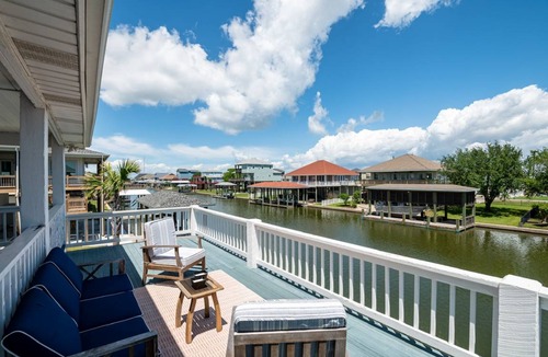 Crystal Beach House | 150 m² House ∙ 3 bedrooms ∙ 11 guests