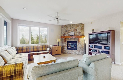 Jeffersonville Condo | 153 m² Condo ∙ 3 bedrooms ∙ 8 guests