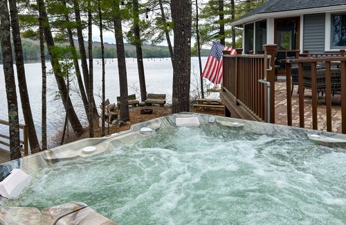 Pine River Pond House | 186 m² House ∙ 4 bedrooms ∙ 12 guests