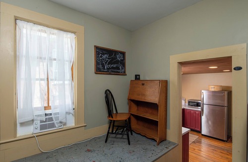 Chester Depot House | 1868 CARRIAGE HOUSE-QUAINT + COZY-LESS THAN 20 MIN TO OKEMO!