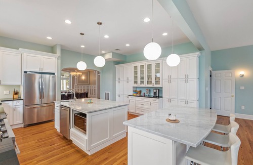 Plainfield House | 1897 MANSION 30 min to NYC Sleeps up to 26 with 12 bedrooms and 7 and 1/2 baths