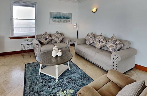 San Jacinto Condo | 195 m² Condo ∙ 4 bedrooms ∙ 10 guests