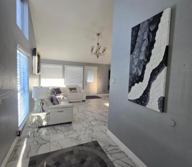 Clodine House | 1976HoustonGem Luminous PvTPool & HotTub DT20mins for LRG Families 6Beds 2Bath