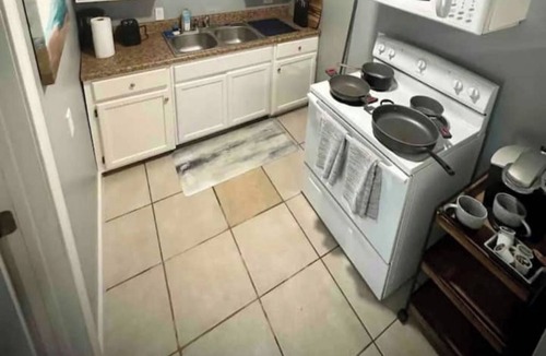 Bay City Apartment | 1BR Retreat: 2 BD Beach & Shops