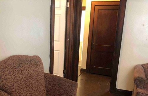 South Charleston Apartment | 2 bedroom budget - 2 comfortable Queen beds -WiFi
