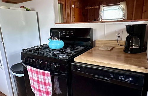 Glens Falls House | 2-bedroom house in Glens Falls 8 Minutes From Lake George
