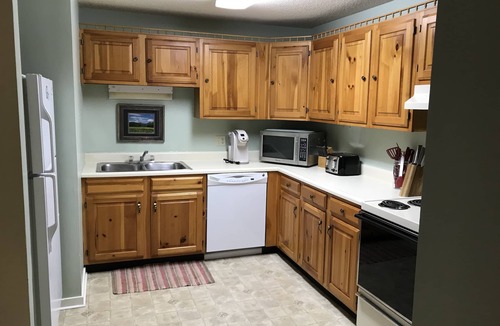 Bartlett Condo | 2 Bedroom Plus Giant Loft Bedroom Resort Close to Ski, Storyland, Hiking & More!
