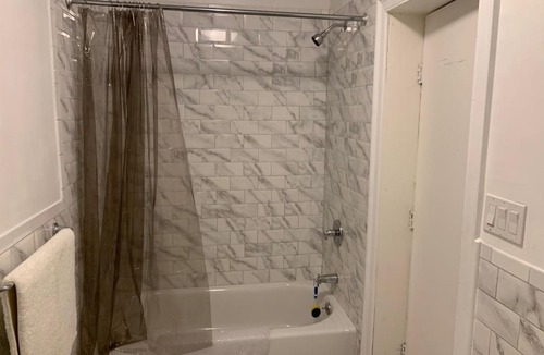 Clinton Hill Apartment | 2 BR CLASSY BROOKLYN APT-10 mins from BARCLAYS CENTER!