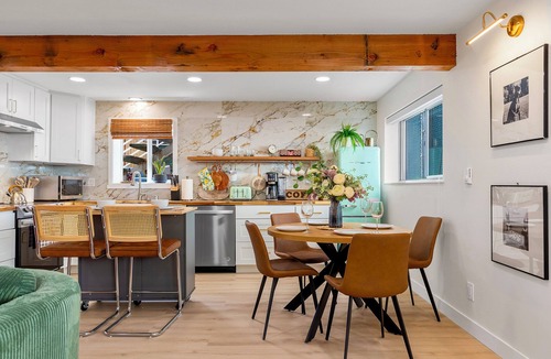 Old Ballard Apartment | 2 King Suite BBQ Free parking 93 Walking score Pet-friendly